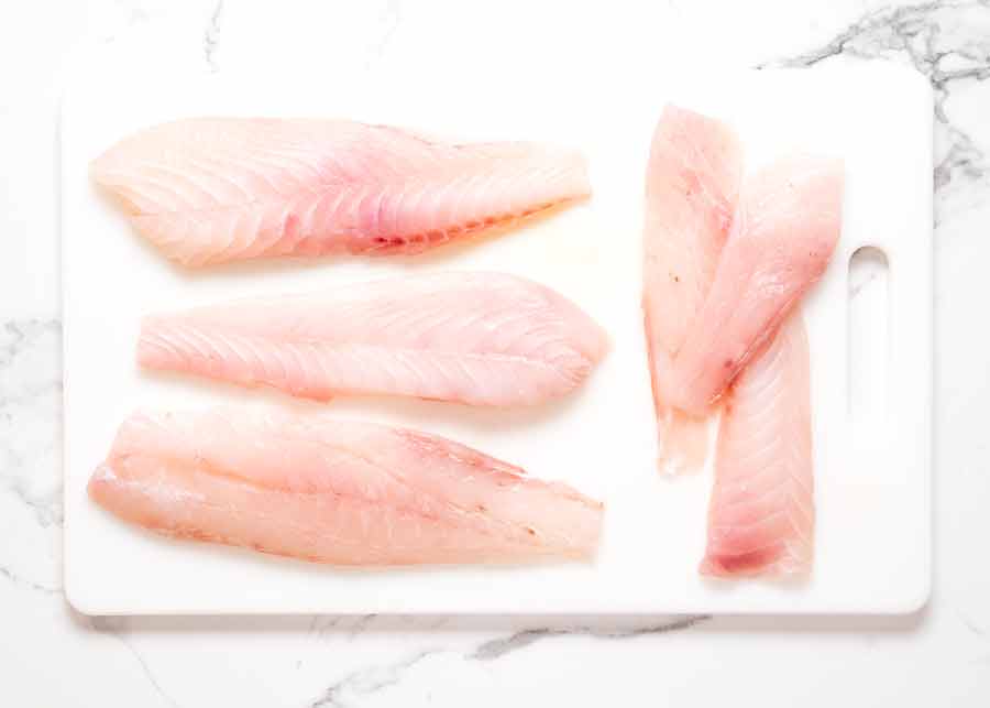 Filetes de pargo crudo listos para cocinar