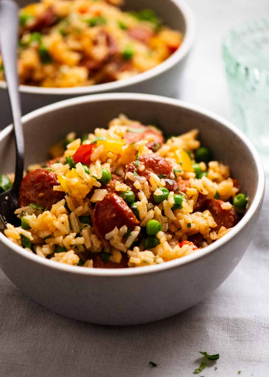 Tazón de arroz y salchicha ahumada One Pot