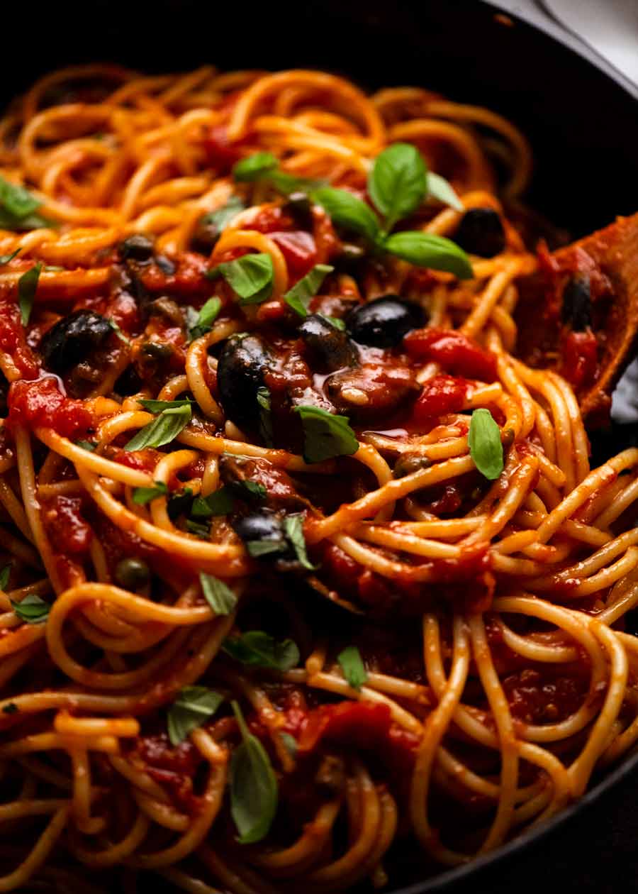 Cerca de Spaghetti alla Puttanesca recién hechos