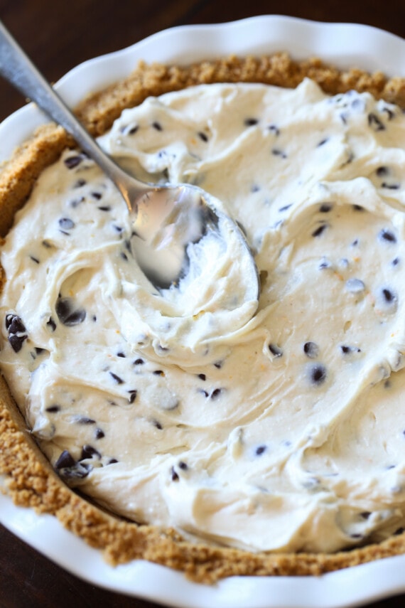 Relleno de Cheesecake Cannoli sin hornear en una corteza de galleta Graham
