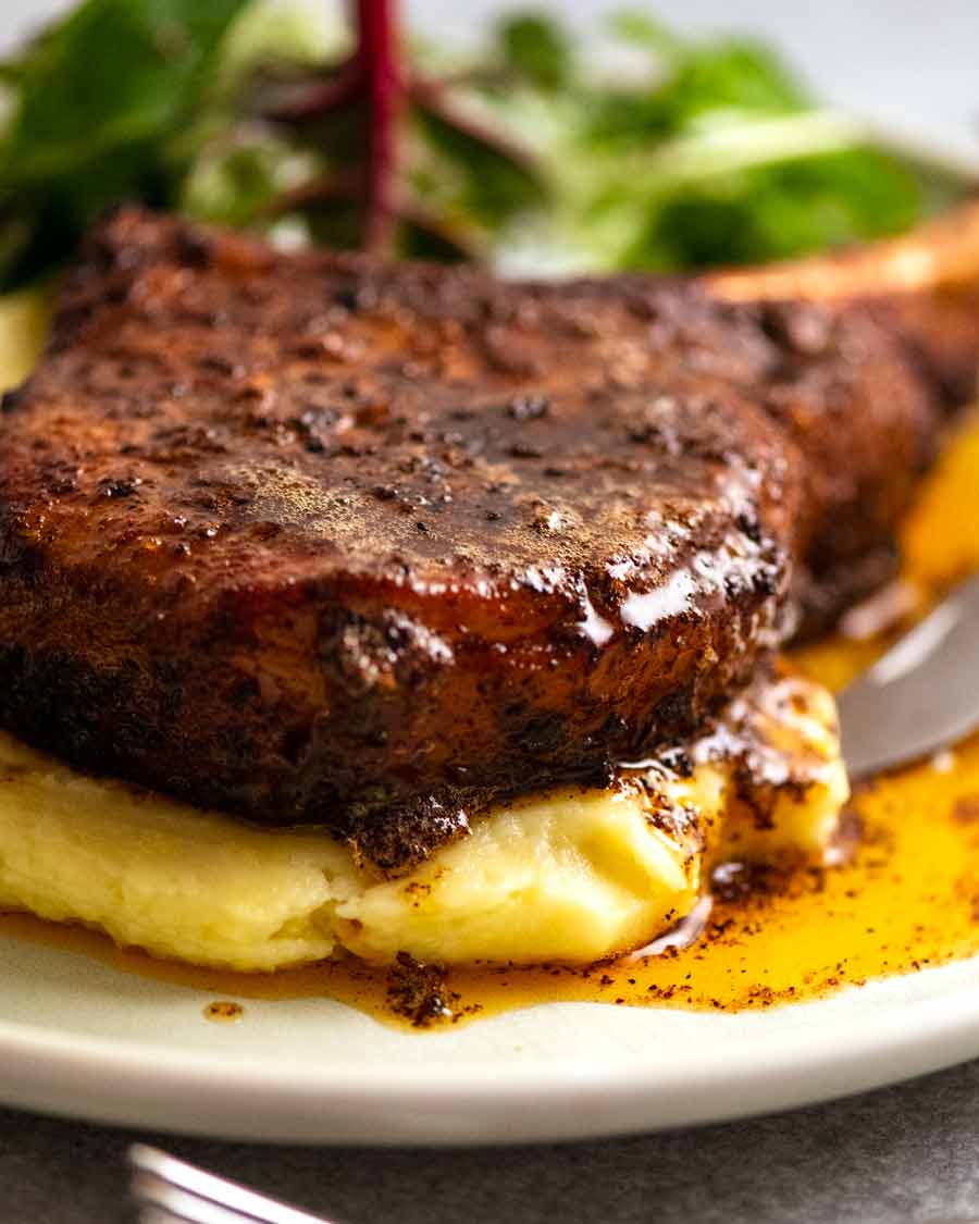 Chuleta de cerdo con salsa de cerdo