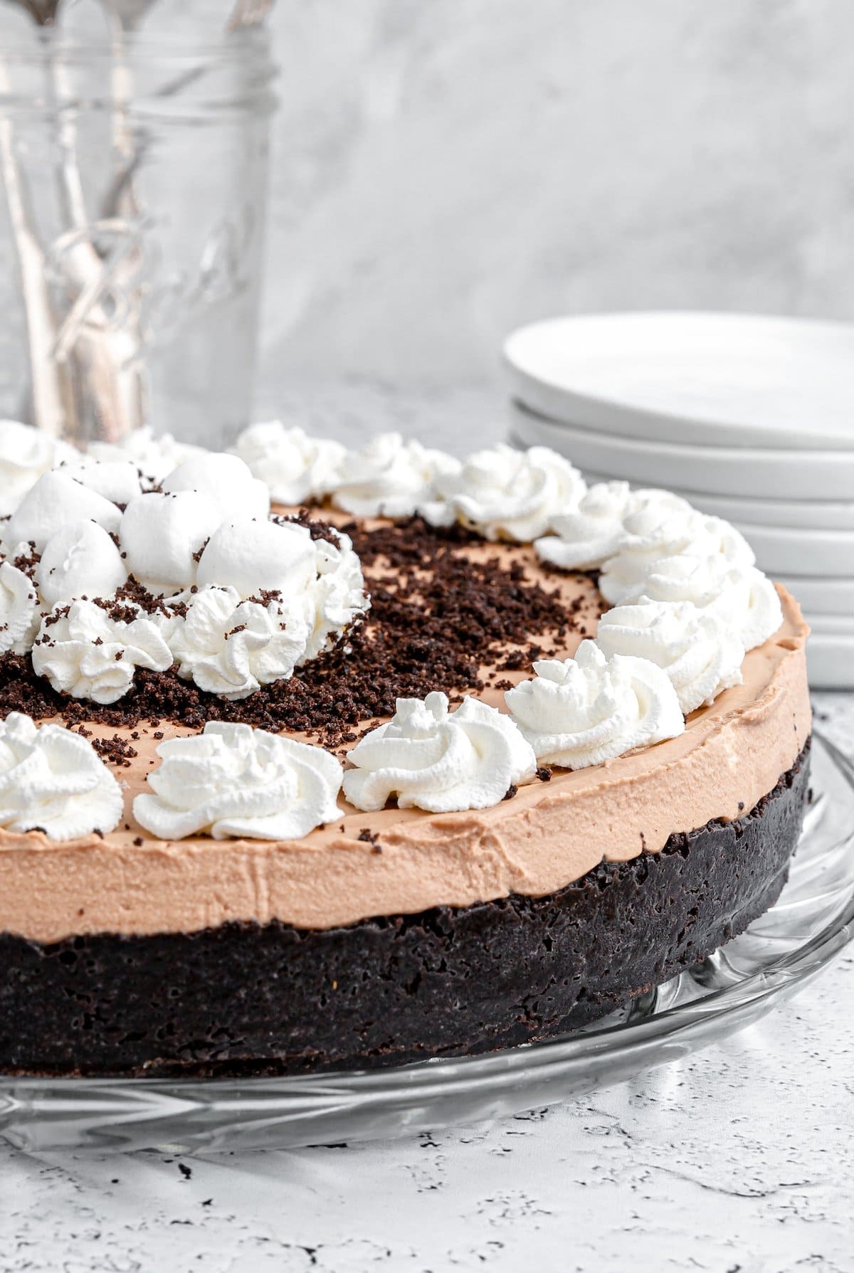 Relleno de chocolate con malvaviscos encima de la corteza de Oreo.