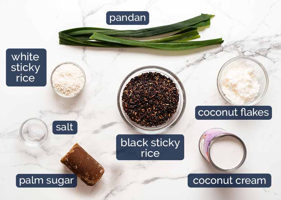 Ingredientes para el arroz con leche negro pegajoso tailandés