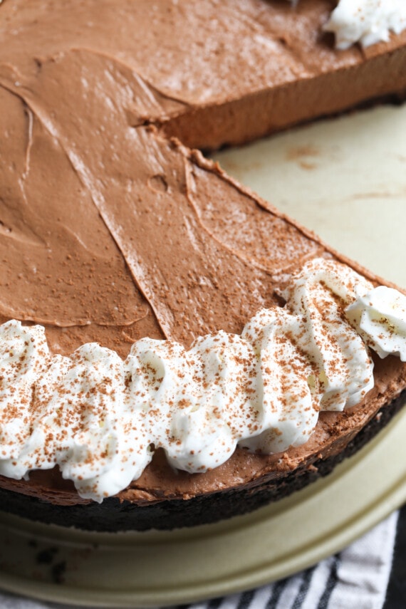 Una tarta de queso sin hornear con Nutella.