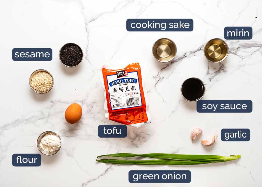 Ingredientes en filetes de tofu con costra de sésamo con salsa teriyaki