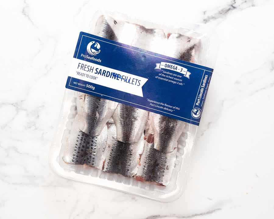 Paquete o sardinas fileteadas frescas, listas para comer