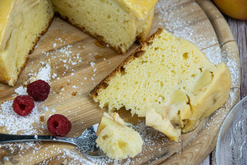 Bizcocho de manzana con crema pastelera