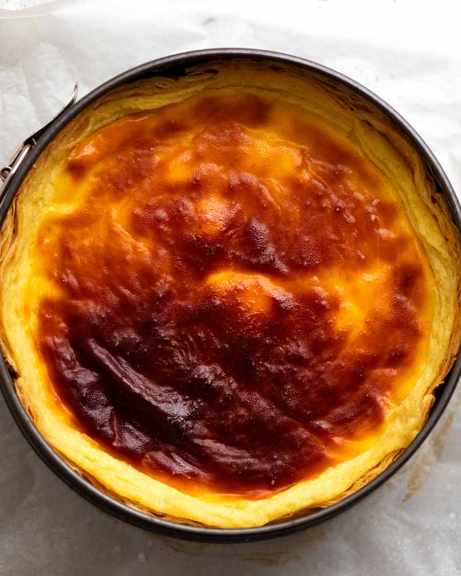 Pastelero de Flan recién horneado
