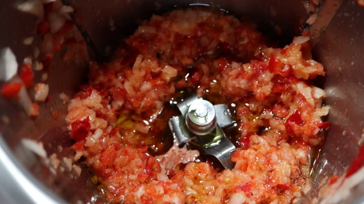 Echamos el aceite y hacemos el sofrito