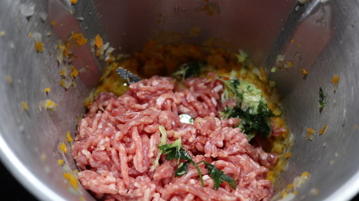 Ponemos la carne picada y cocinamos la carne picada