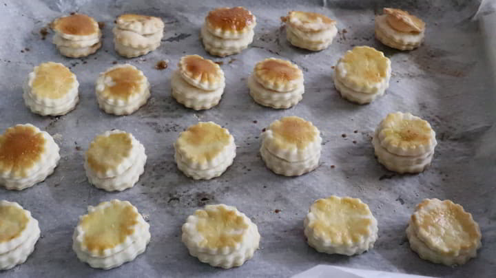 Metemos la masa en el horno y horneamos