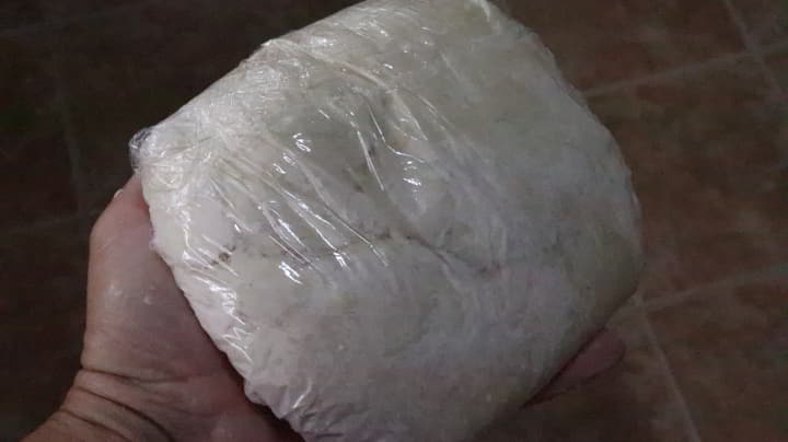Hacemos una bola y metemos en el frigorífico