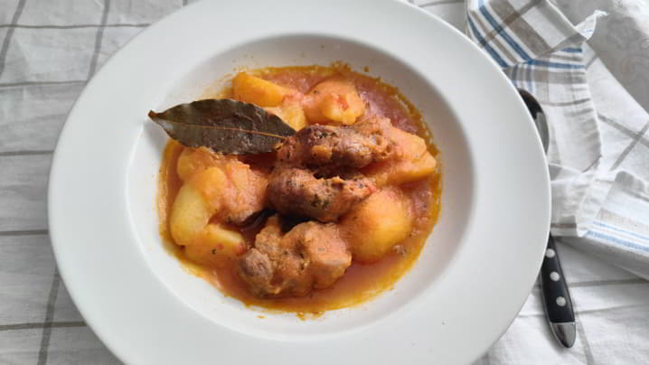 Como hacer el guiso de patatas casera con pavo en Mambo de Cecotec