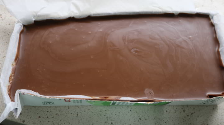 Ponemos la base del turrón negro