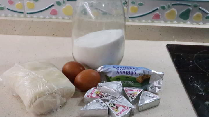 Los ingredientes para hacer los suspiros de los amantes con Thermomix