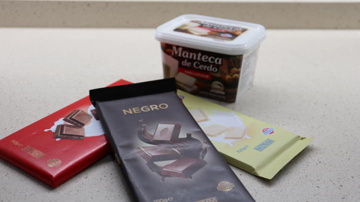 Los ingredientes necesarios para hacer turrón con chocolate en Thermomix