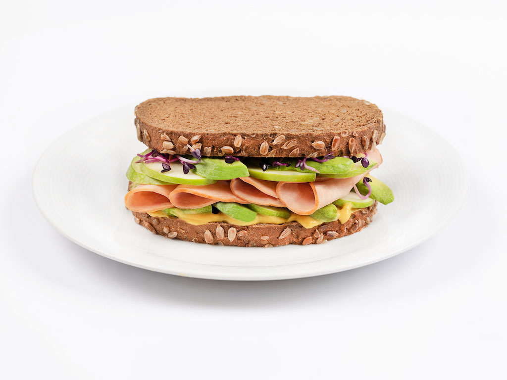 Sandwich de Pollo Relleno Tello Manzana y Aguacate Tello
