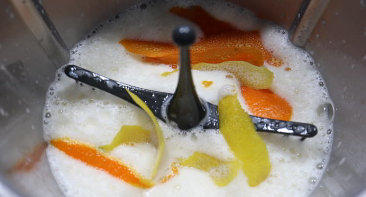 Hacemos la crema y lo mezclamos