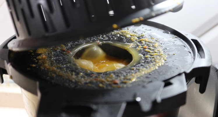Ponemos encima de la tapa para no salpicar