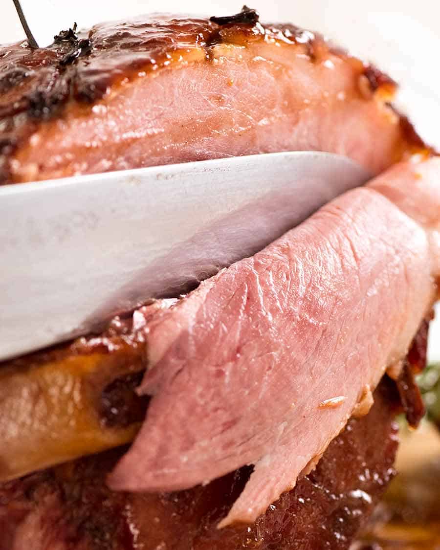Jamón glaseado con arce trinchado