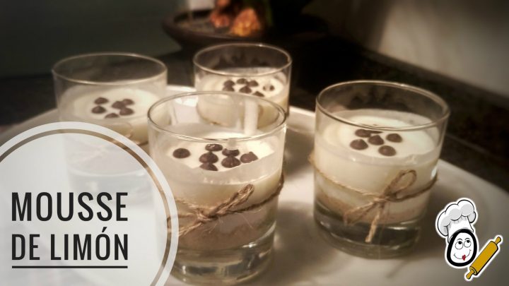 Mousse de limón en Thermomix con base de galletas.
