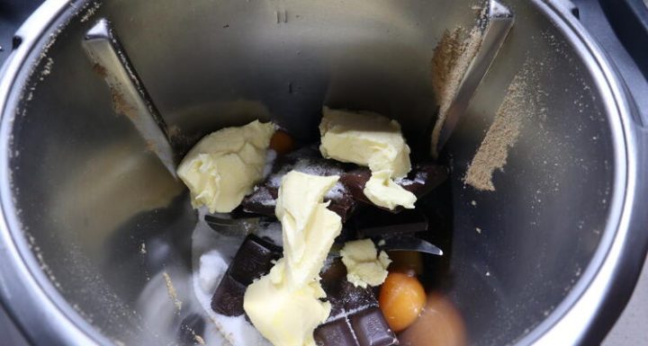 Echar los ingredientes en el vaso de Thermomix