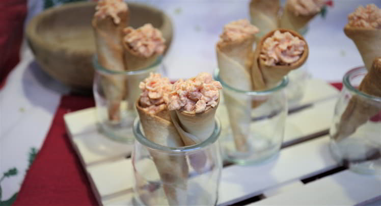 Los aperitivos terminados con los palitos de cangrejos