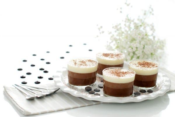 Tarta tres chocolates en vasitos