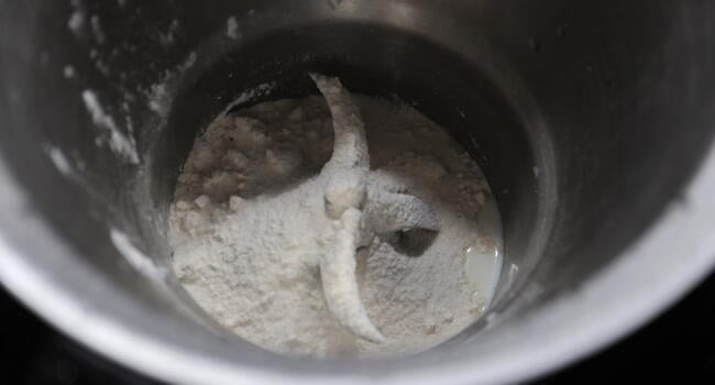 Preparamos la mezcla para hacer la masa madre