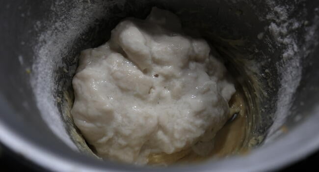 Mezclar la masa y dejar fermentar