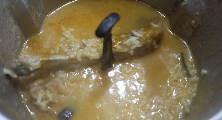 Ponemos el arroz a cocer