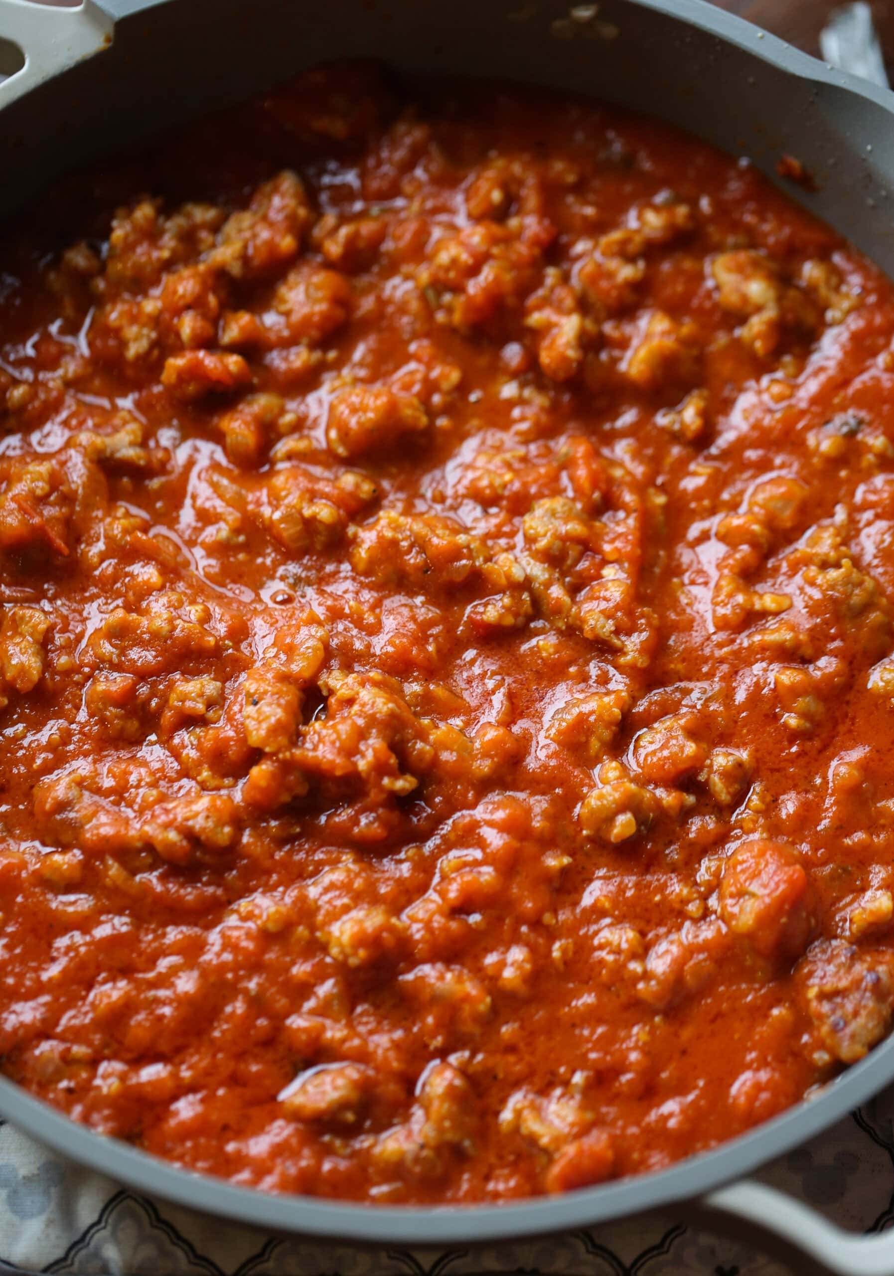 Salchicha italiana combinada con marinara para la salsa de carne.