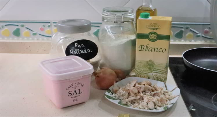 Los ingredientes necesarios para hacer albóndigas caseras de pollo