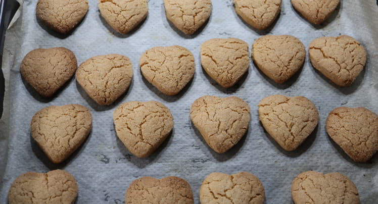 Metemos las galletas en el horno