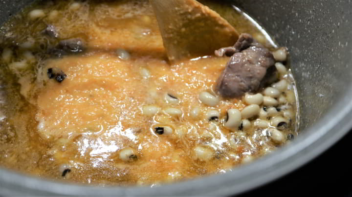 Ponemos las carillas y lo cocinamos en la Olla