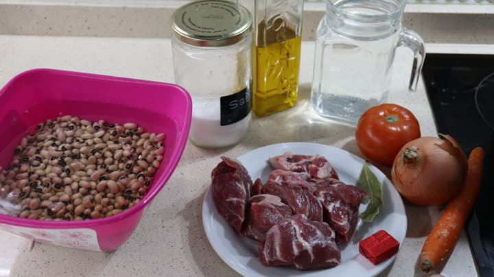 Los ingredientes para hacer la receta carillas con carrilleras en la Olla GM