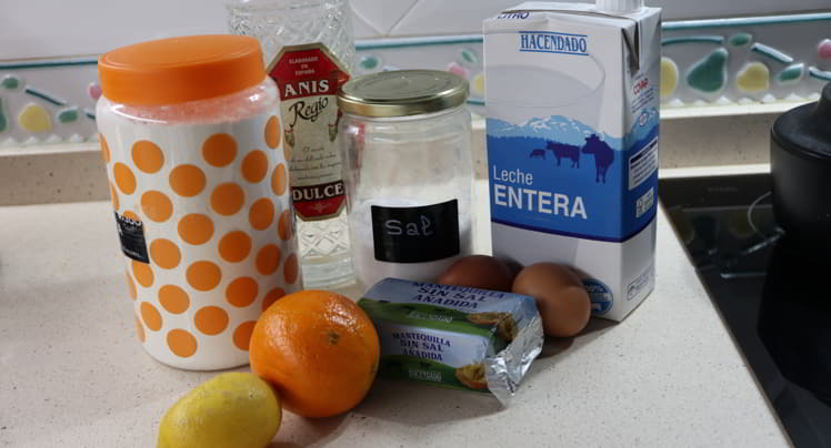 Los ingredientes necesarios para hacer orejas de carnaval en Mambo