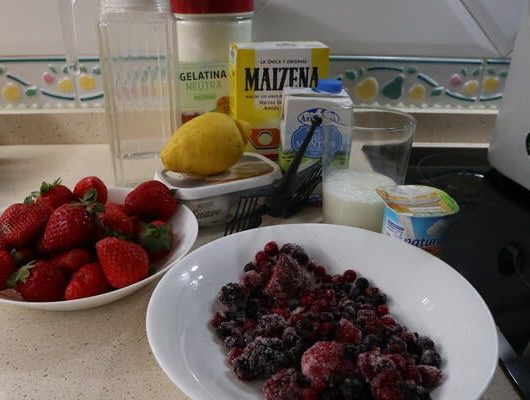 Los ingredientes necesarios para hacer tarta de fresa con queso en Thermomix
