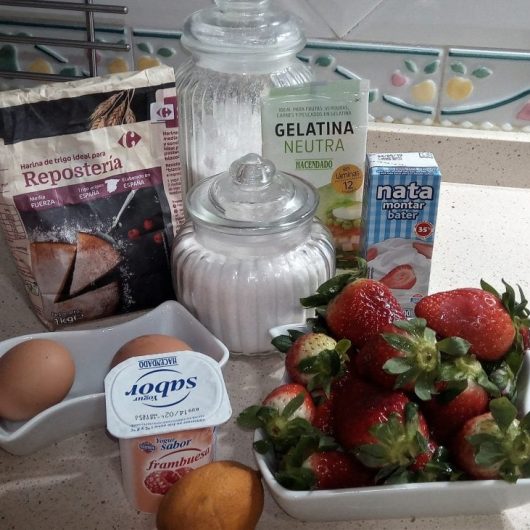 Ingredientes para hacer la tarta de fresa especial San Valentín