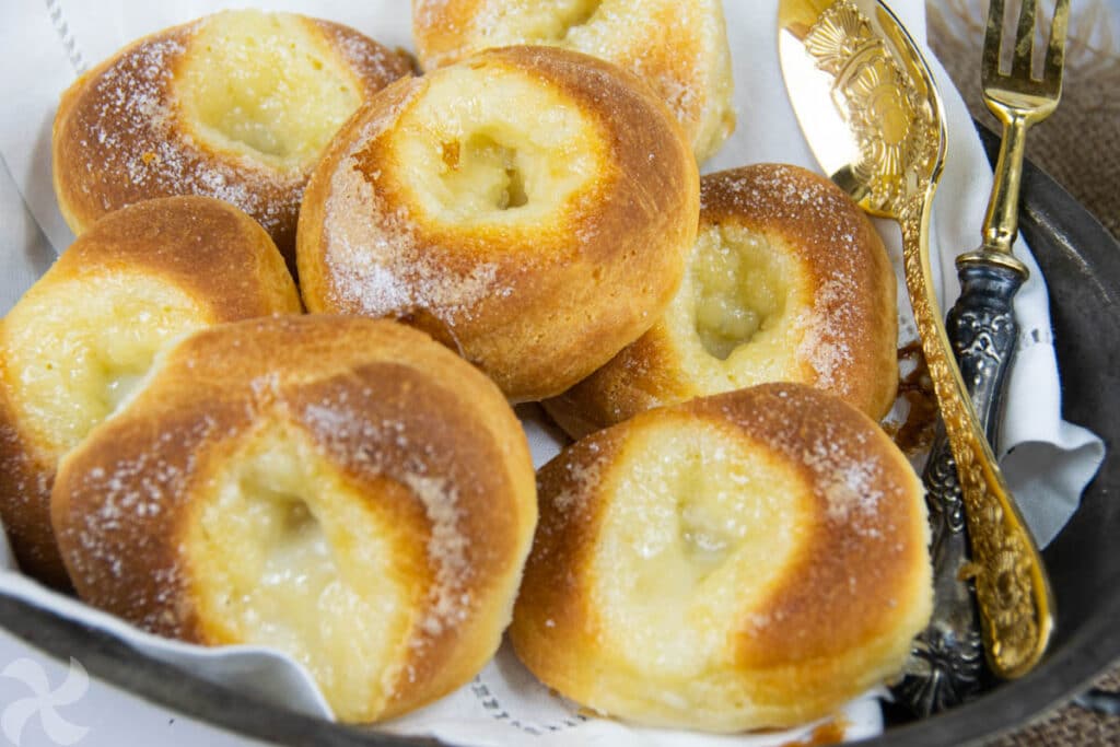 Bollitos de nata y az&uacute;car