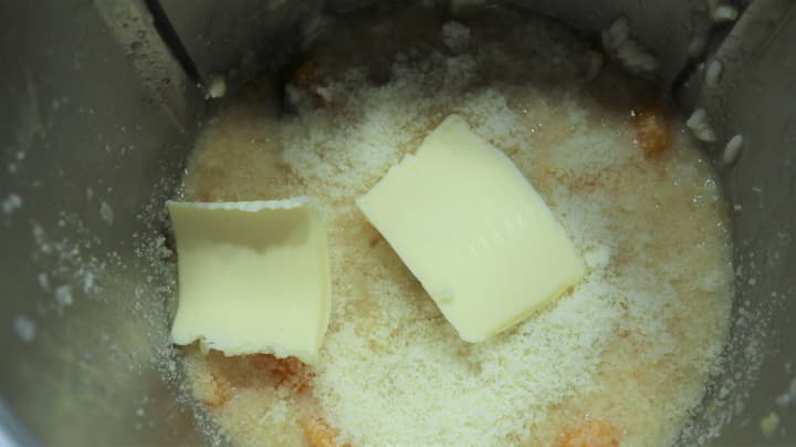 Ponemos la mantequilla y la mezclamos
