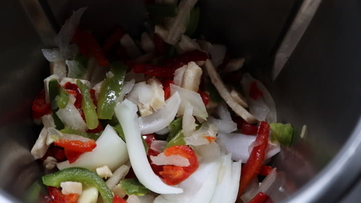Ponemos las verduras y las trituramos todas