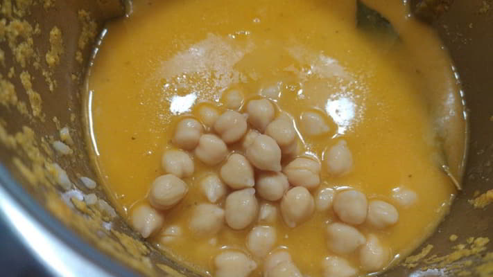 Ponemos los garbanzos y cocinamos
