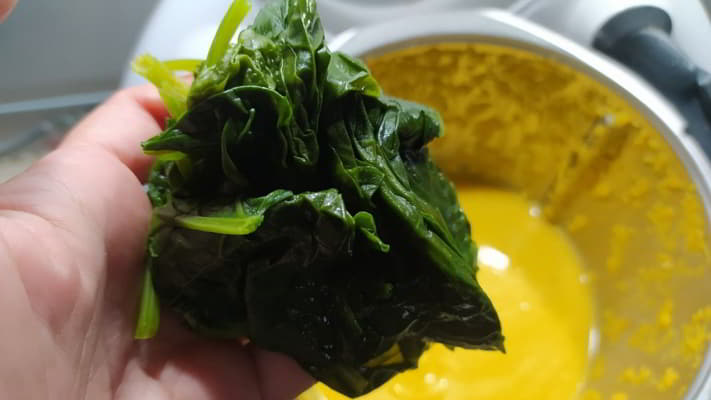Ponemos las espinacas y cocinamos todo junto