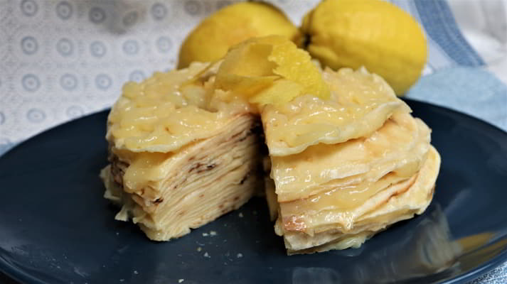 Ponemos la crema en la parte superior de la tarta