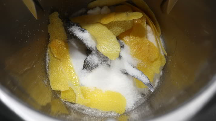 Ponemos todos los ingredientes para hacer la crema de limón