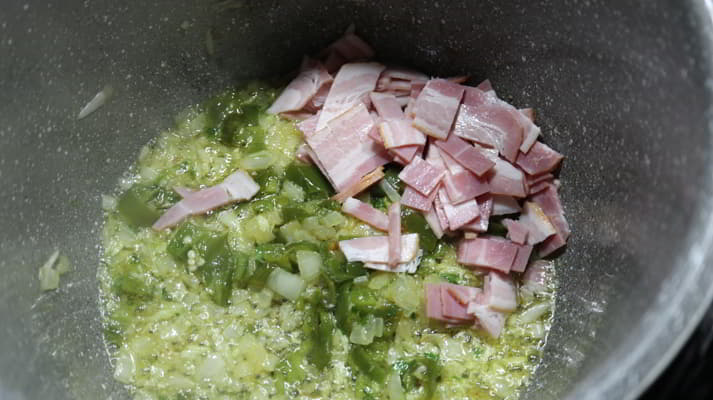 Ponemo la verdura y hacemos el sofrito