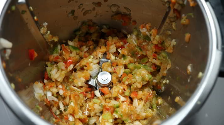 Ponemos el aceite y hacemos el sofrito