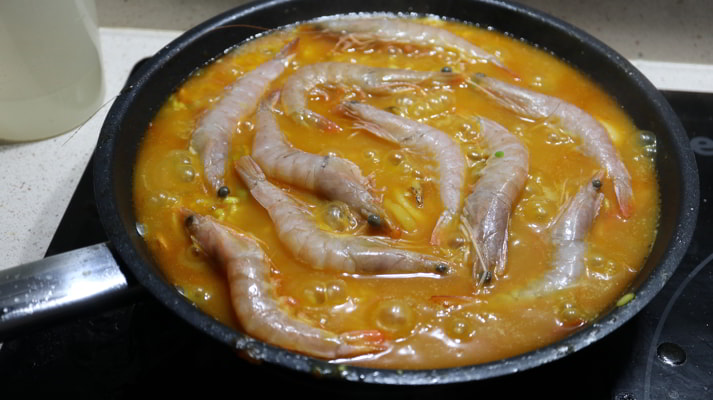 Ponemos los langostinos y cocinamos 