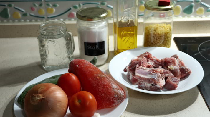 Los ingredientes necesarios para hacer fideuá con costilla de cerdo en Thermomix